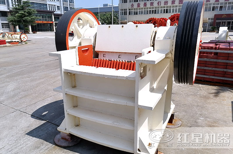 250x1000細(xì)顎破碎機(jī)產(chǎn)量多少？配多大電機(jī)？