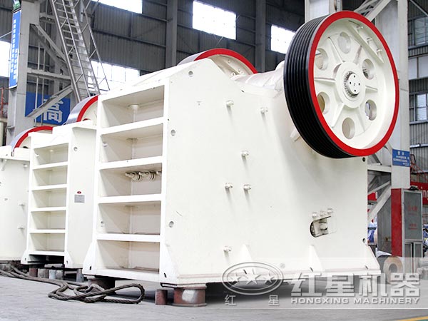 粉碎花崗巖選用750顎破機(jī)，效果不錯(cuò)，性價(jià)比更高