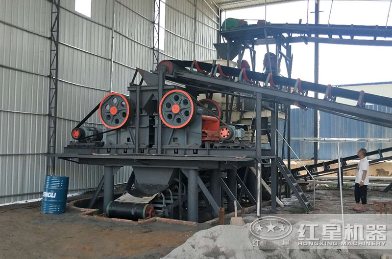 顎式碎裂設(shè)備的顎板有什么作用？宜采用哪種材料制作？